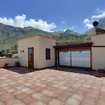 Bed & Breakfast Kalura 4*