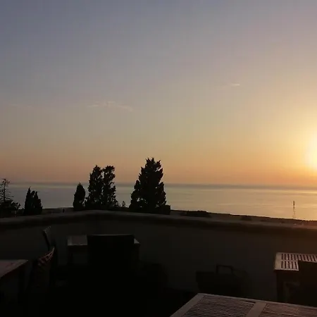 Kalura Bed & Breakfast 3*