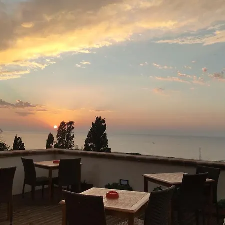 Kalura Bed & Breakfast 3*