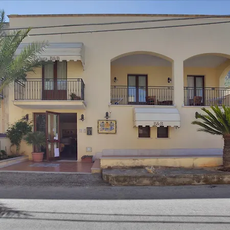Bed and Breakfast Kalura 4*