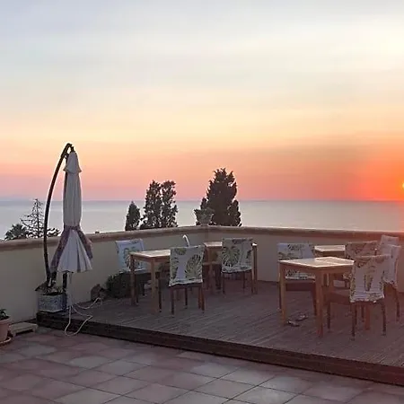 Kalura Bed & Breakfast 4*
