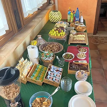 Kalura Bed & Breakfast 4*